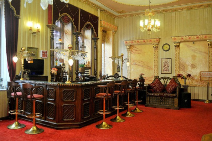 lobby bar